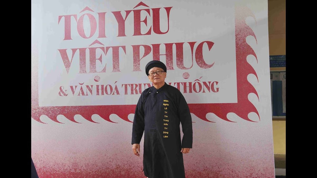 NG&Agrave;Y HỘI VIỆT PHỤC - T&Oacute;C ​​XANH VẠT &Aacute;O - TRƯỜNG ĐH KHXH V&Agrave; NH&Acirc;N VĂN VOH PHỎNG VẤN &Aacute;O D&Agrave;I CỬU ĐỈNH