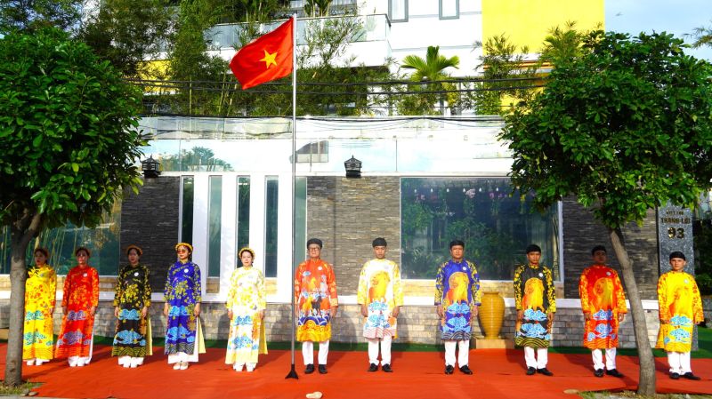TIN TỨC TUẦN THỨ 29 &ndash; 52 TUẦN LỄ MẶC &Aacute;O D&Agrave;I CH&Agrave;O CỜ C&Ocirc;NG TY TNHH &Aacute;O D&Agrave;I NGŨ TH&Acirc;N CỬU ĐỈNH &ndash; THẬP TO&Agrave;N