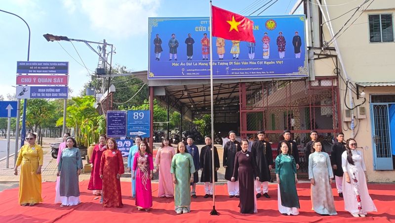 CHƯƠNG TR&Igrave;NH TUẦN THỨ 20 - 52 TUẦN LỄ MẶC &Aacute;O D&Agrave;I CH&Agrave;O CỜ