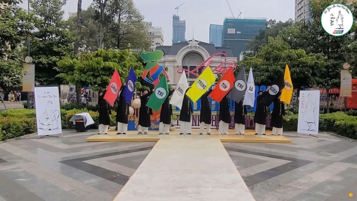 LỄ HỘI: T&Ocirc;I Y&Ecirc;U &Aacute;O D&Agrave;I VIỆT NAM TP.HCM 2024. TR&Igrave;NH B&Agrave;Y - &Aacute;O D&Agrave;I NGŨ TH&Acirc;N CỬU ĐỈNH THẬP TO&Agrave;N - HVL