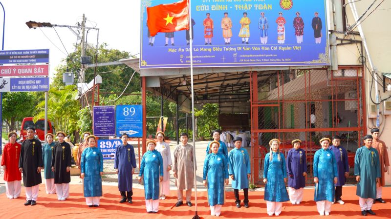 TIN TỨC TUẦN THỨ 24 &ndash; 52 TUẦN LỄ MẶC &Aacute;O D&Agrave;I CH&Agrave;O CỜ C&Ocirc;NG TY TNHH &Aacute;O D&Agrave;I NGŨ TH&Acirc;N CỬU ĐỈNH &ndash; THẬP TO&Agrave;N