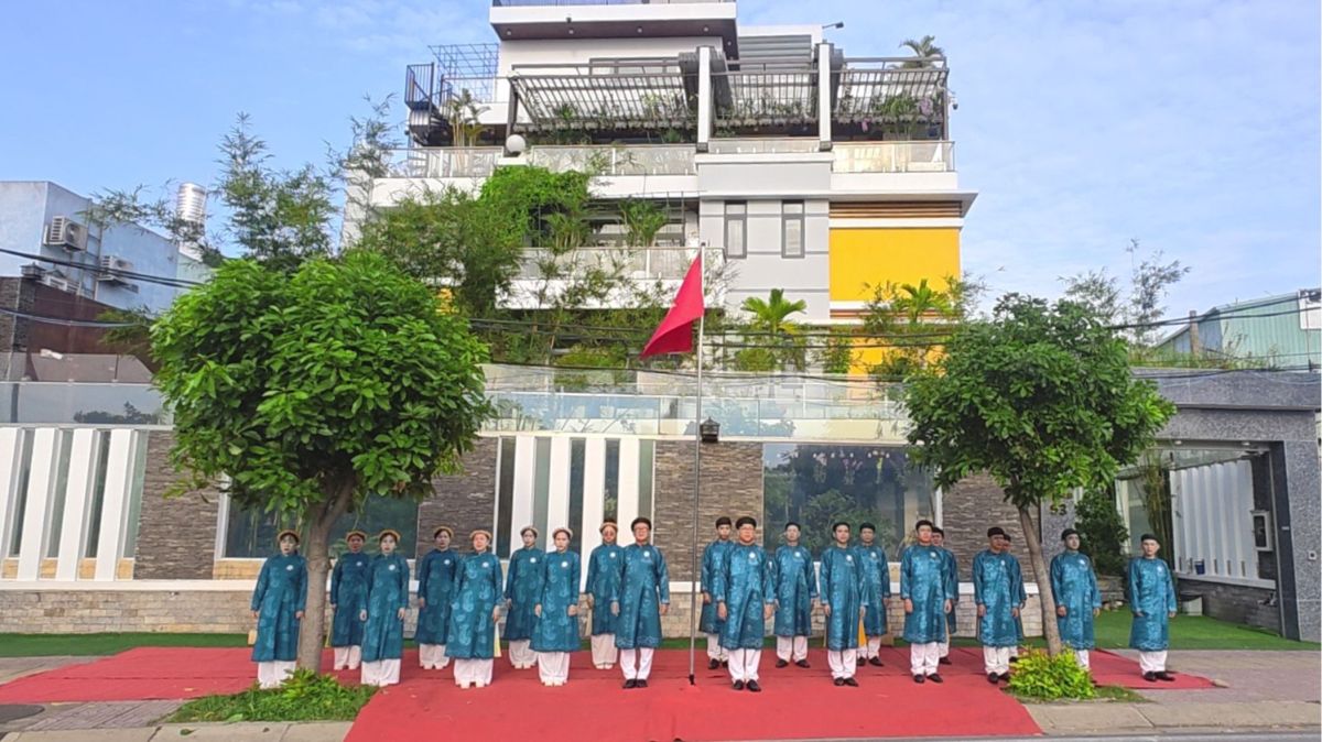 TUẦN THỨ 28 &ndash; 52 TUẦN LỄ MẶC &Aacute;O D&Agrave;I CH&Agrave;O CỜ C&Ocirc;NG TY TNHH &Aacute;O D&Agrave;I NGŨ TH&Acirc;N CỬU ĐỈNH &ndash; THẬP TO&Agrave;N