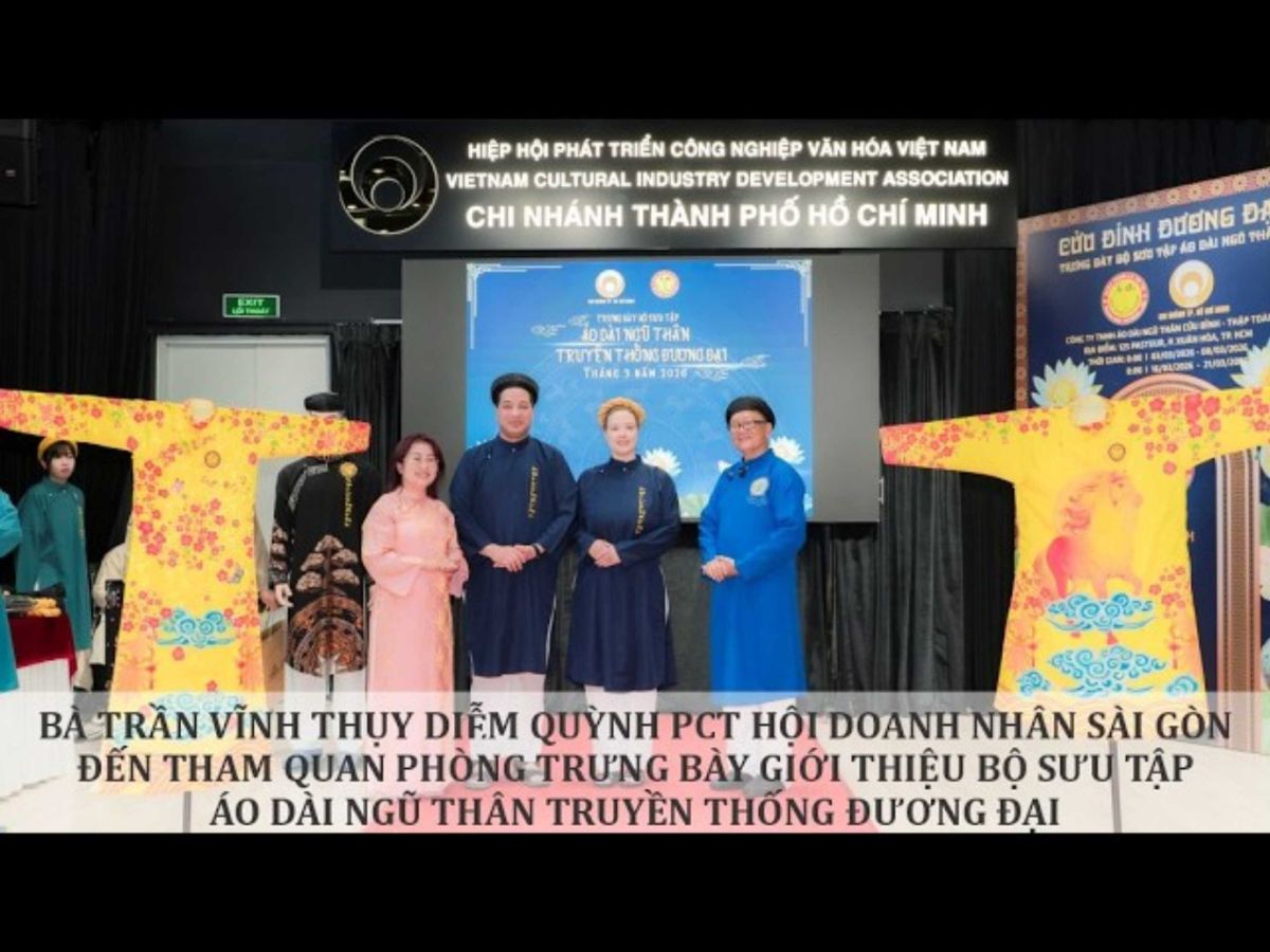 B&Agrave; TRẦN VĨNH THỤY DIỄM QUỲNH PCT HỘI DOANH NH&Acirc;N S&Agrave;I G&Ograve;N ĐẾN THAM QUAN 3 BỘ SƯU TẬP TẠI 125 PASTEUR