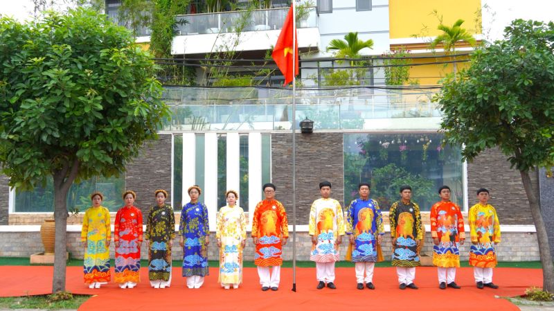 TIN TỨC TUẦN THỨ 31 &ndash; 52 TUẦN LỄ MẶC &Aacute;O D&Agrave;I CH&Agrave;O CỜ C&Ocirc;NG TY TNHH &Aacute;O D&Agrave;I NGŨ TH&Acirc;N CỬU ĐỈNH &ndash; THẬP TO&Agrave;N